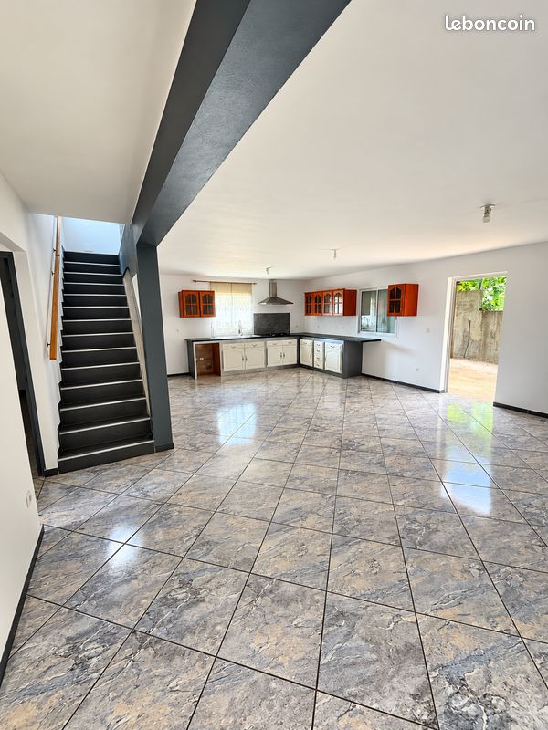 Maison 5 pièces 144 m² · à Saint-Benoît · 144 m² · 325 000 €