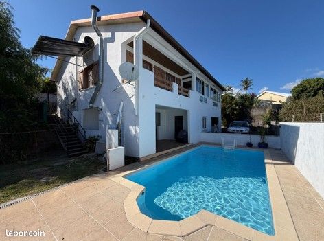 Maison 6 pièces 250 m² · à Saint-Denis · 250 m² · 560 000 €