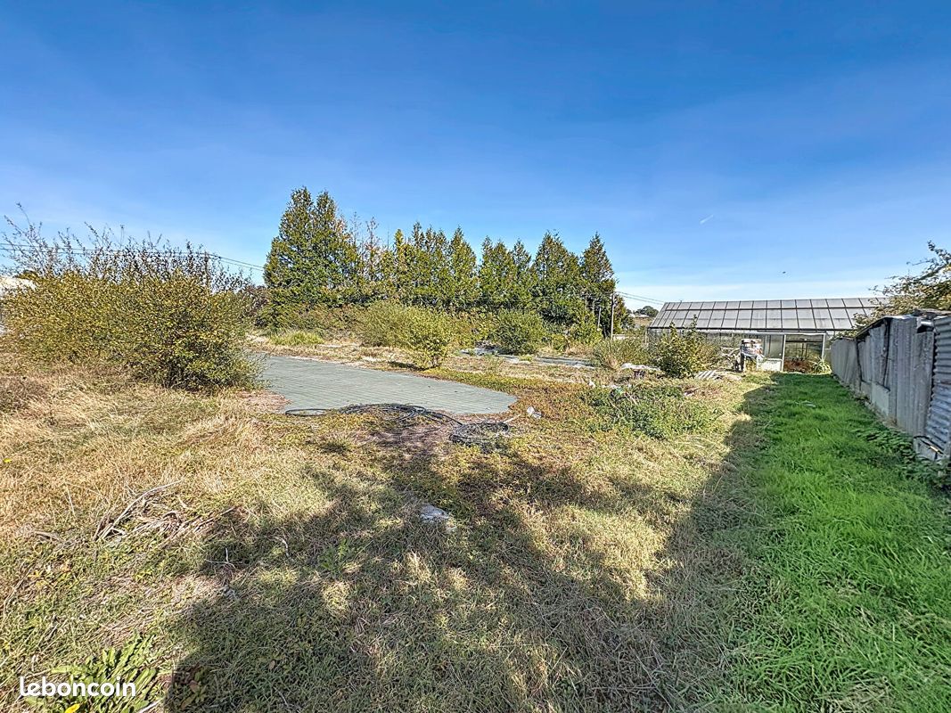 Terrain 1280 m² · au Bourgneuf-la-Forêt · 1 280 m² · 70 730 €