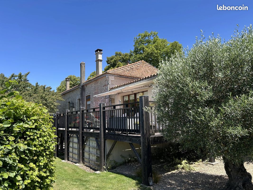 Maison 7 pièces 159 m² · à Aubeterre-sur-Dronne · 159 m² · 225 000 €