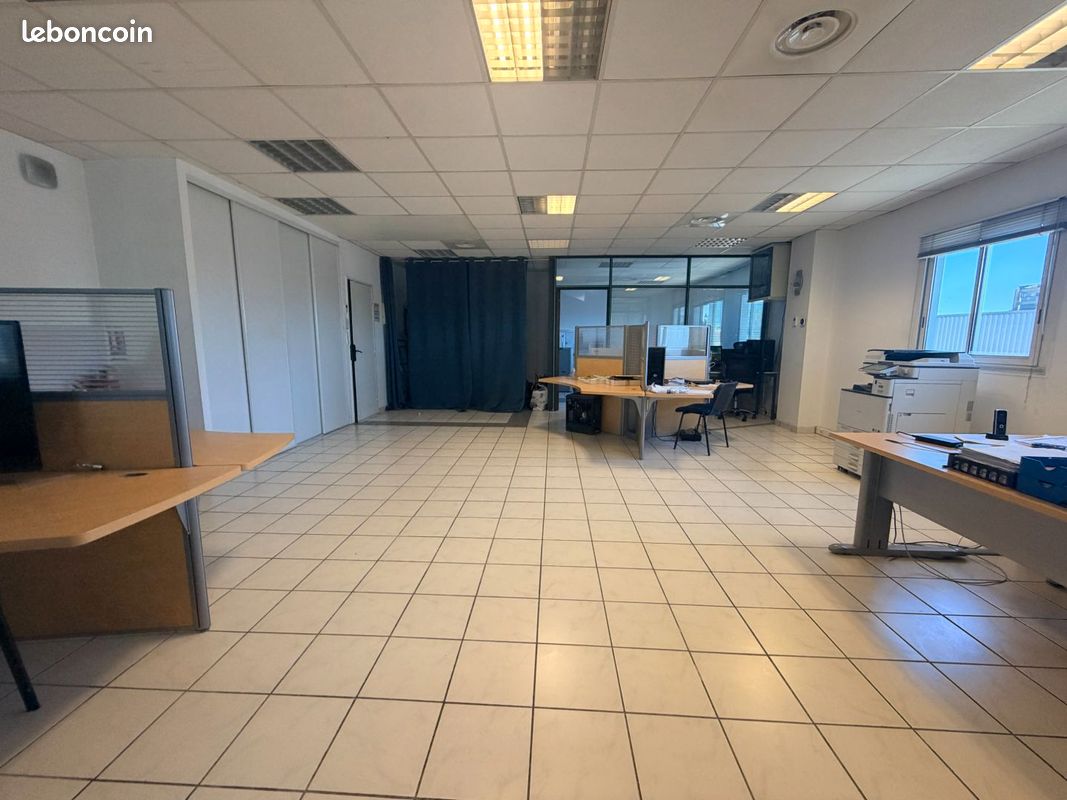 Local commercial 5 pièces 153 m² · à Nîmes · 153 m² · 225 000 €