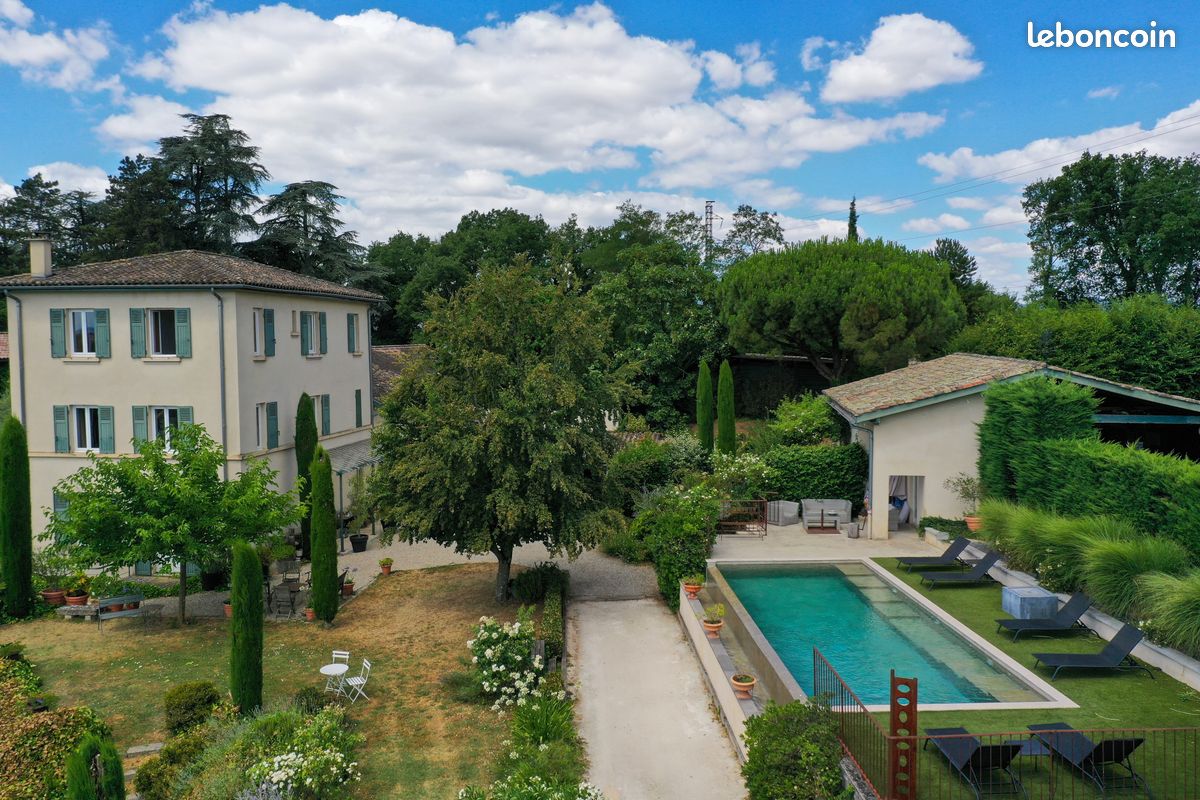 Maison 10 pièces 255 m² · à Chaponost · 255 m² · 1 580 000 €