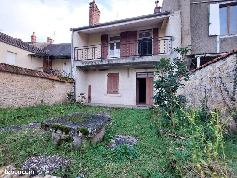 Maison 4 pièces 56 m² · à Saint-Amand-Montrond · 56 m² · 45 000 €