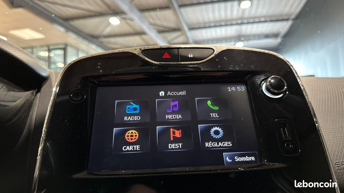 Renault Clio IV TCe 90 Energy eIntens (image 18)