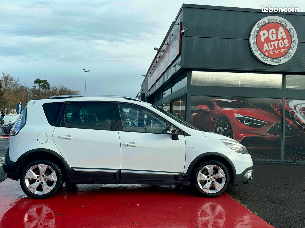 Renault Megane Scenic 1.5 L DCi 110 CH "Bose Edition" (image 4)