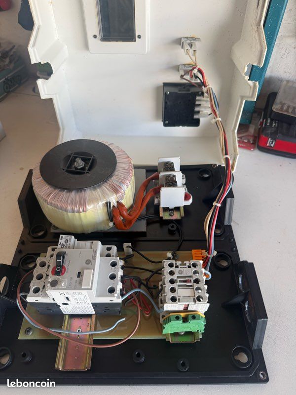 Coffret filtration et éclairage piscine (image 1)