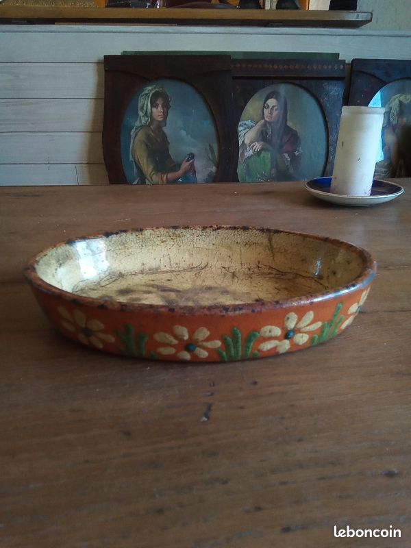 Plat en terre très ancien (image 1)