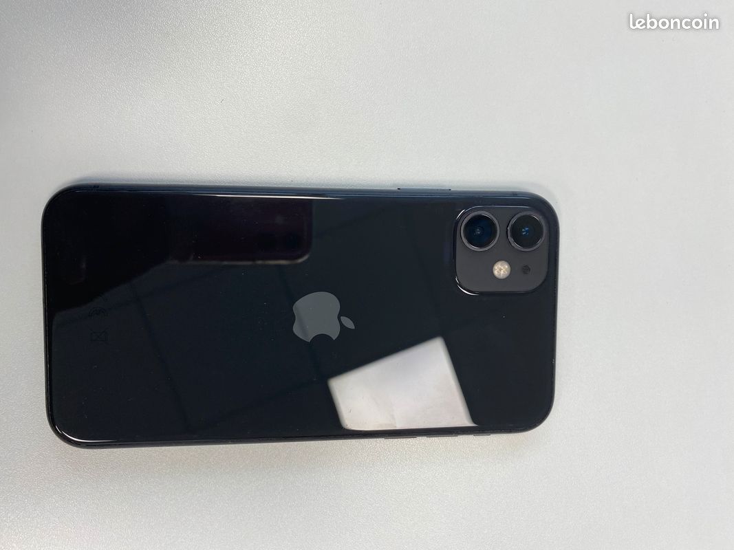 IPhone 11 noir bon état (image 2)