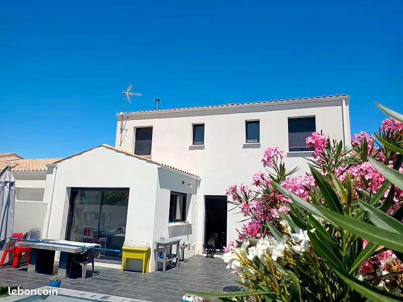 Maison 5 pièces 90 m² · à Saint-Xandre · 90 m² · 999 €/mois