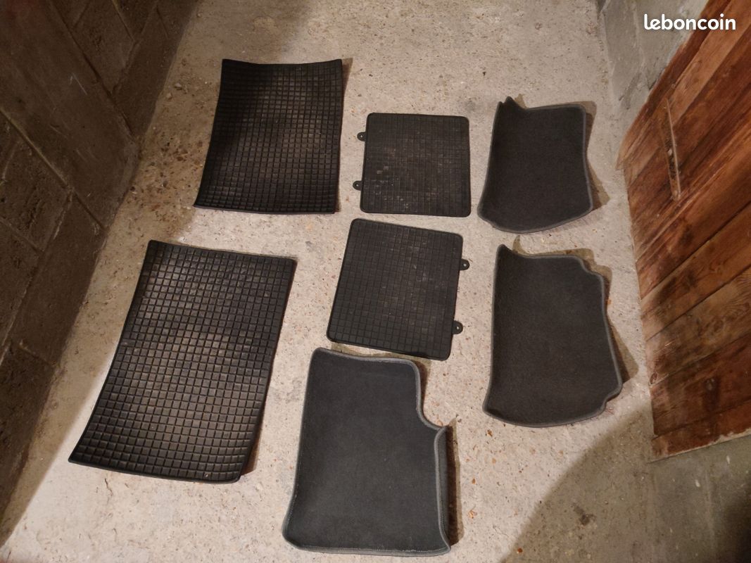 Tapis voiture caoutchouc et tissu (image 1)
