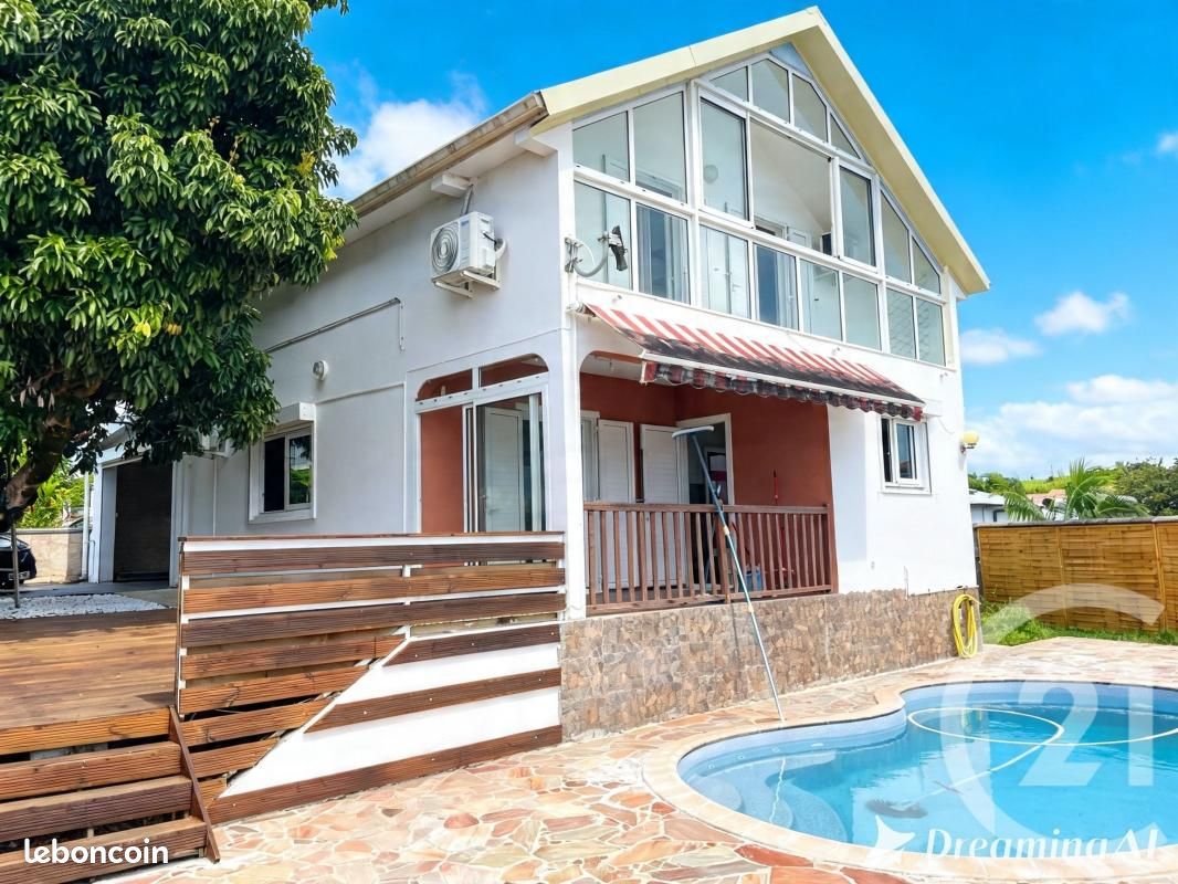 Maison 6 pièces 134 m² · à Sainte-Suzanne · 134 m² · 388 000 €