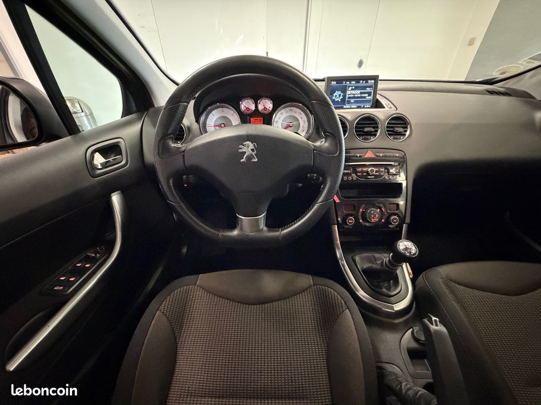 PEUGEOT 308 1.6 e-HDi 115ch FAP Sportium (image 17)