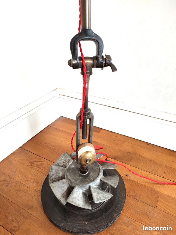 Lampe industrielle fabriquée à partir de phares de tracteur anciens -Pièce unique (image 3)