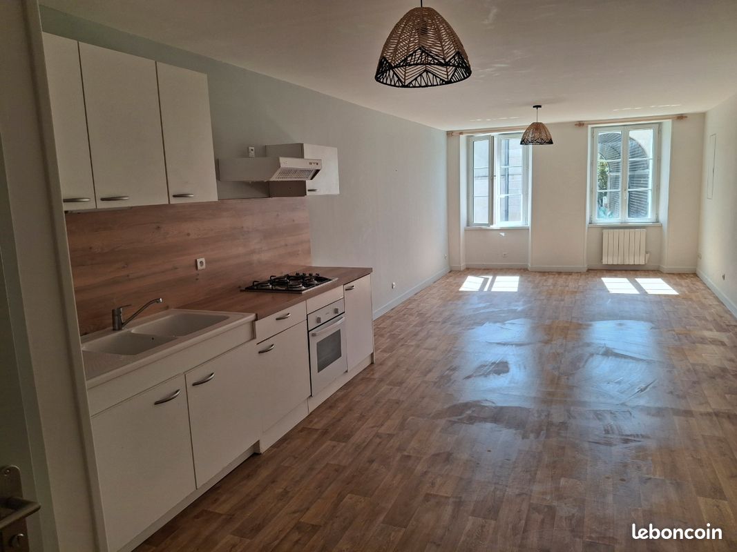 Appartement 2 pièces 52 m² · à Coulonges-sur-l'Autize · 52 m² · 475 €