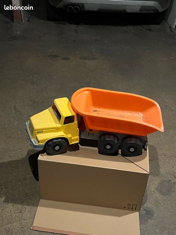 Camion benne jouet (image 1)