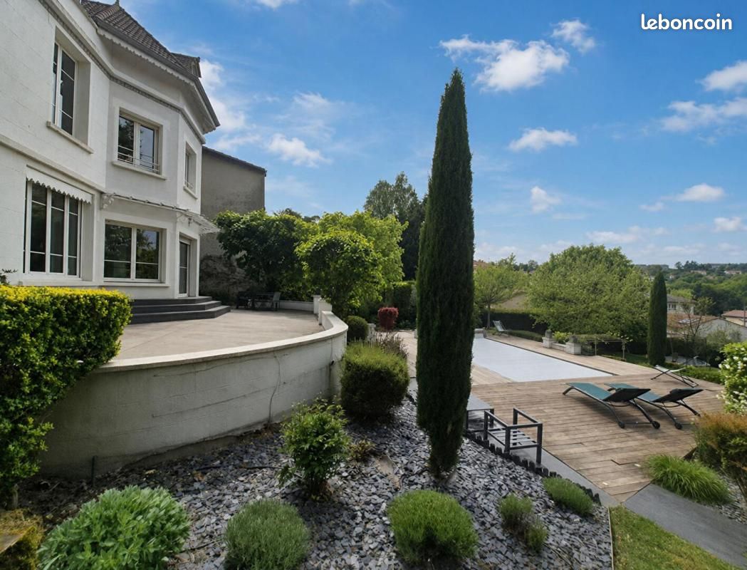 Maison 8 pièces 275 m² · à Saint-Étienne · 275 m² · 570 000 €