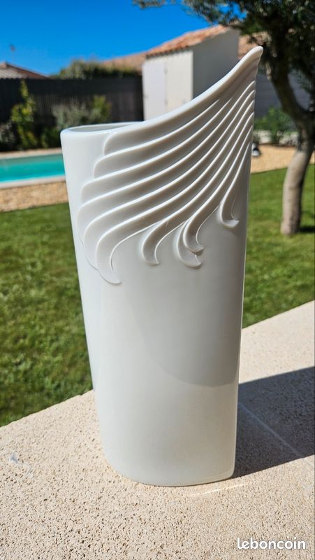 Vase totem en porcelaine blanche (image 4)
