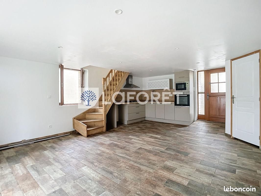 Maison 3 pièces 55 m² · à Pamplie · 55 m² · 610 €/mois