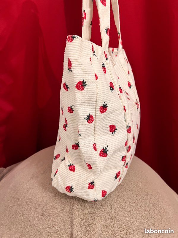 🍓Sac fourre tout en velours côtelé blanc et motifs de fraises neuf korean fashion (image 6)