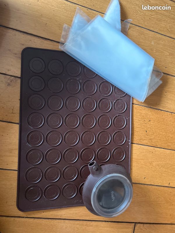 Plaque à macaron + 1 poche réutilisable + 10 poche (image 1)