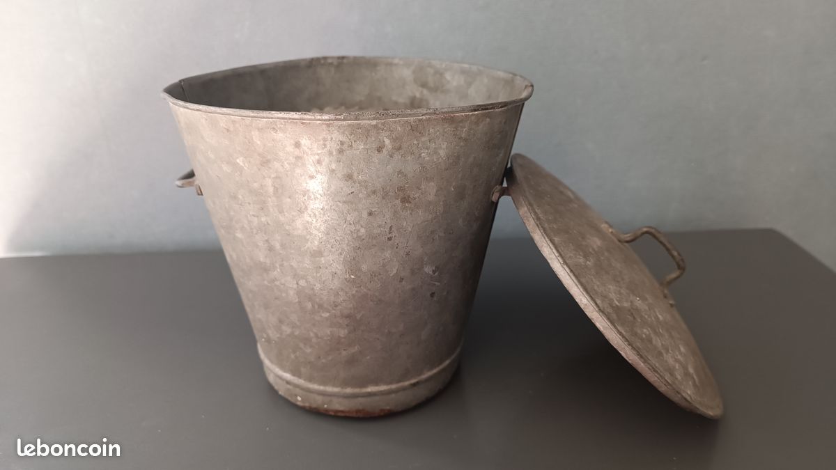 ANCIENNE GRANDE LESSIVEUSE en zinc avec son étiquette d’origine. Déco
