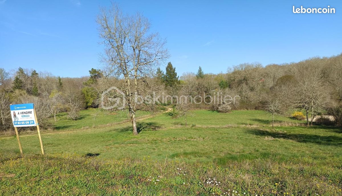 Terrain 4 689 m² Tourtoirac · 51 890 €