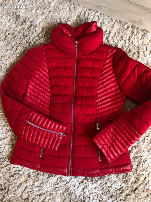 Red Doudoune Guess Rouge Doudoune Capuche Fourrure Manteau