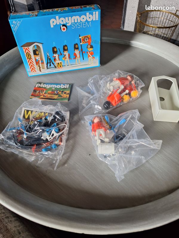 PLAYMOBIL VINTAGE PIRATES lot soldats tuniques rouges guérite 3544 de