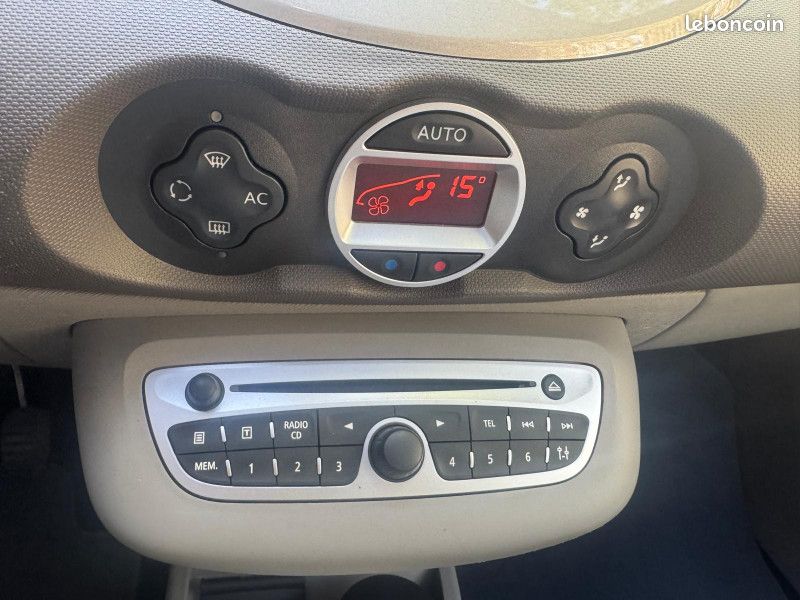 Renault TWINGO II 1.2 LEV 16V 75CH INITIALE ECO² TOIT OUVRANT PANORAMIQUE (image 24)