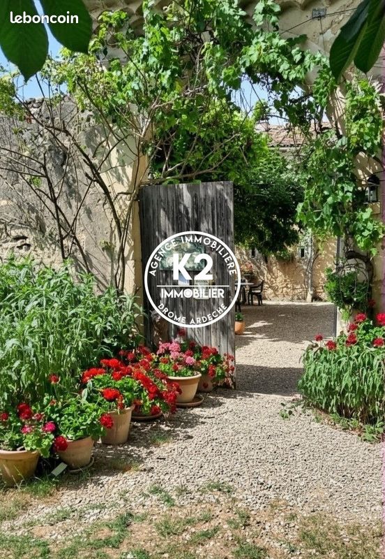 Maison 14 pièces 486 m² · à Sauzet · 486 m² · 695 000 €