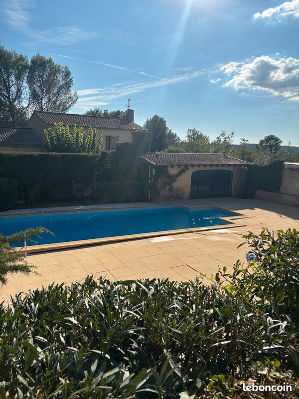Maison 6 pièces 145 m² · à Châteauneuf-le-Rouge · 145 m² · 580 000 €