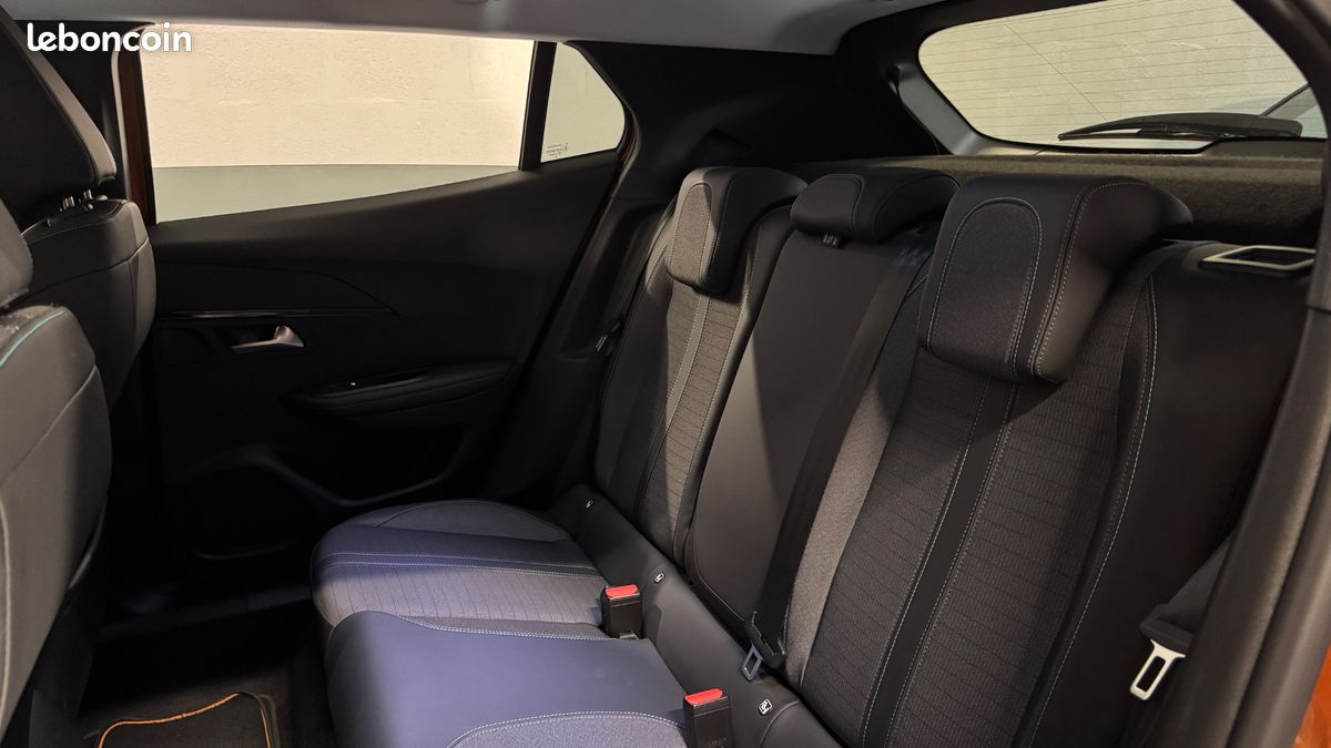 PEUGEOT 2008 GENERATION-I 1.2 PURETECH 130ch ALLURE START-STOP - ATTELAGE - CARPLAY (image 21)