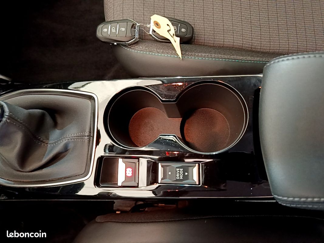 Peugeot 208 (2) PureTech 100 Allure Business (image 39)