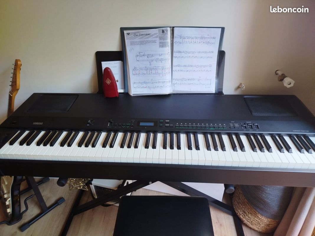 Piano clavier professionnel numérique Yamaha P200 (image 2)