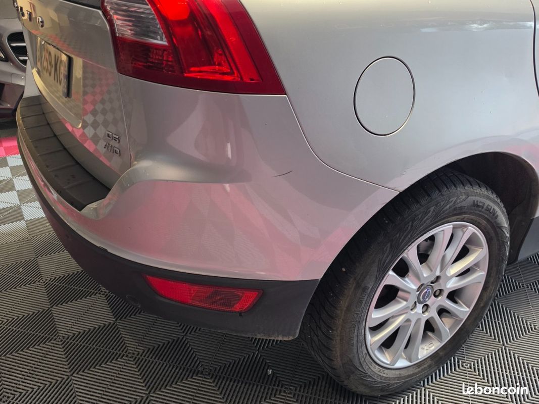 VOLVO XC60 D5 AWD Summum Geartronic A (image 30)