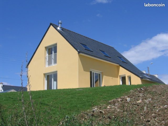 Maison 5 pièces 107 m² · à Saint-Nic · 107 m² · 930 €