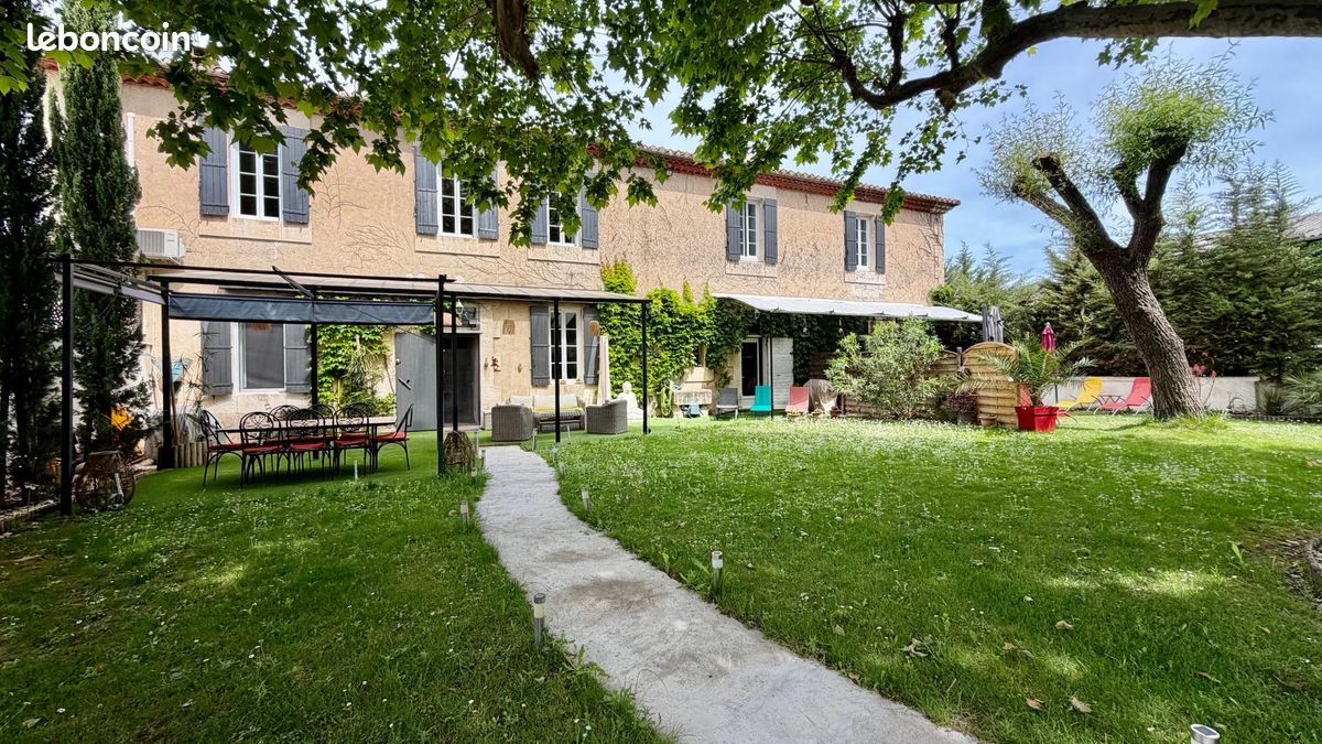 Maison 11 pièces 282 m² · à L'Isle-sur-la-Sorgue · 282 m² · 895 000 €