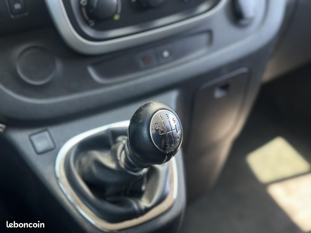 Renault Trafic 1.6 DC1 125 CH BVM6 L2H1 CABINE APPROFONDIE 6 PLACES / MOTEUR A CHAINE (image 11)