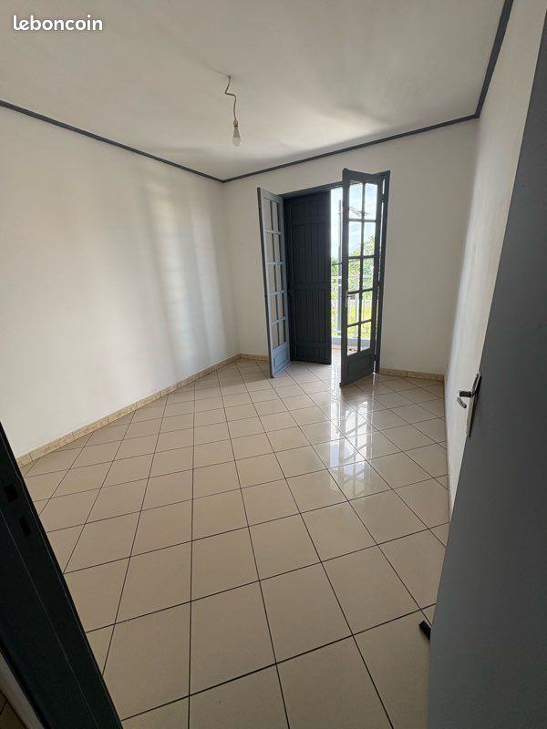 Appartement 5 pièces 74 m² · à Saint-André · 74 m² · 1 100 €