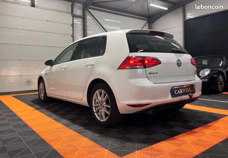Volkswagen GOLF VII 1.6 TDI 110CH BLUEMOTION TECHNOLOGY FAP LOUNGE 5P (image 4)