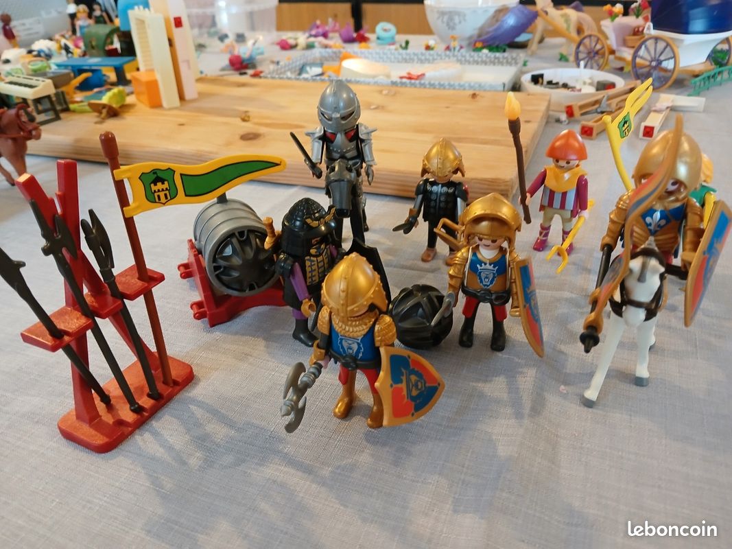 Playmobil Moyen-Âge – Arche En Pierres Avec épées Dorées Et Trésor – Set 5657 – Occasion