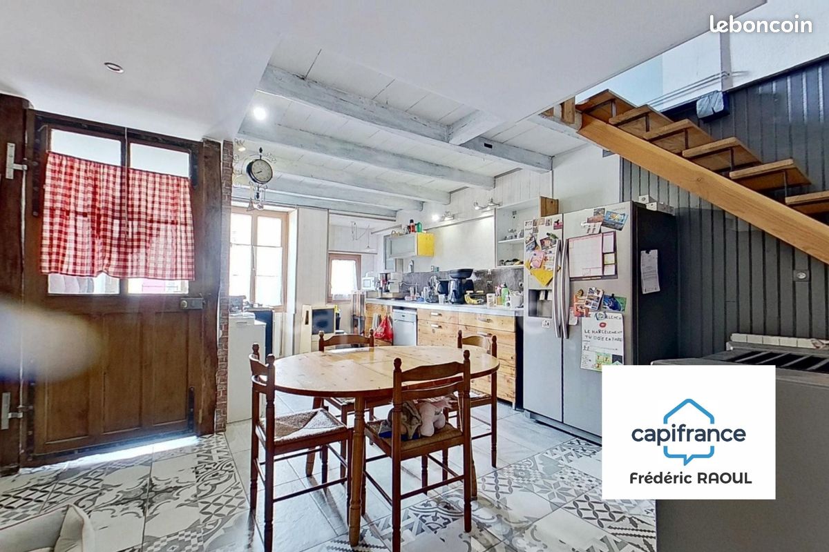 Maison 6 pièces 189 m² · à Courlon · 189 m² · 182 000 €