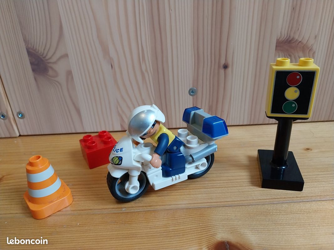 Lego Duplo - 5679 - La moto de Police (image 1)