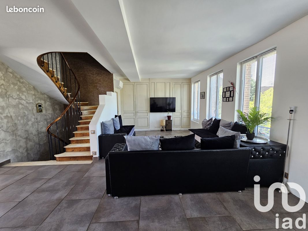 Maison 11 pièces 259 m² · à Villeneuve-l'Archevêque · 259 m² · 179 500 €
