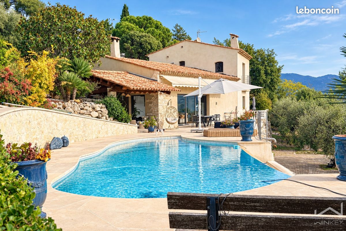 Maison 7 pièces 195 m² · à Carros · 195 m² · 1 390 000 €