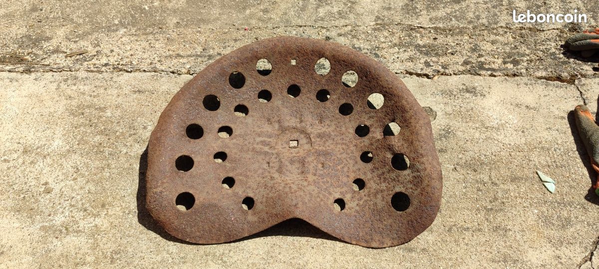 Selle de tracteur ancienne (image 1)