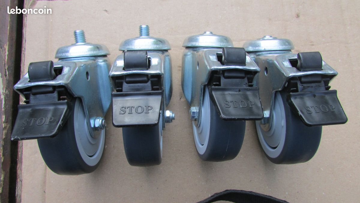 Roue noir en diamètre 7,5cm pivotantes avec frein pour une charge maxi de 100kg par roulette . Pour la fixation vous mettre la longueur de votre choix (image 3)
