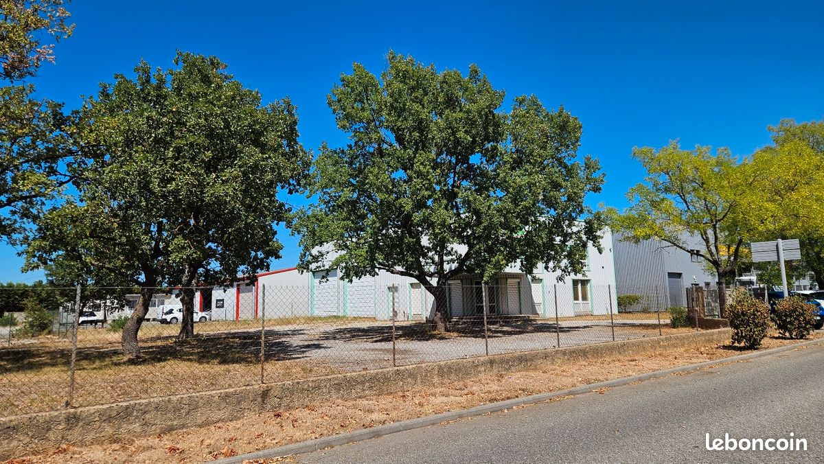 Terrain 183 m² · à Sisteron · 183 m² · 3 935 €/mois