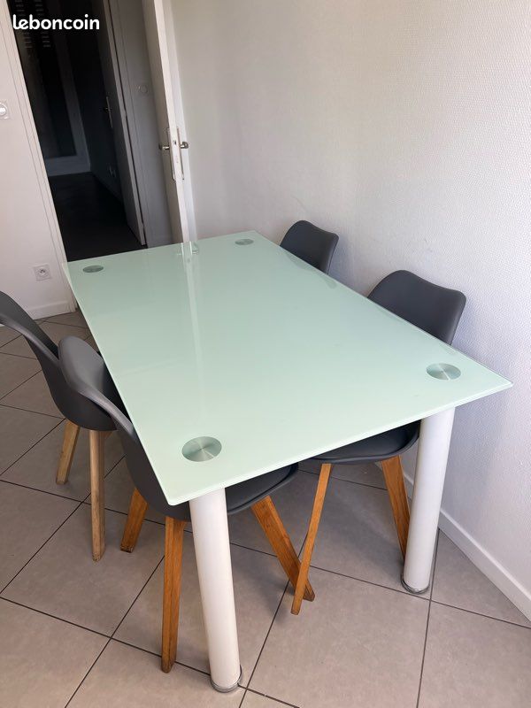 Table à manger ( sans les chaises) (image 2)