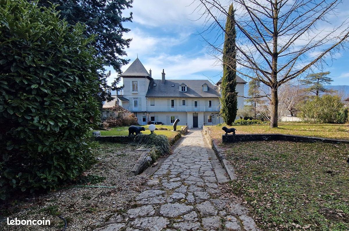 Maison 10 pièces 253 m² · à Chambéry · 253 m² · 790 000 €
